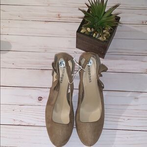 Just Fabulous 8 1/2 Taupe heels